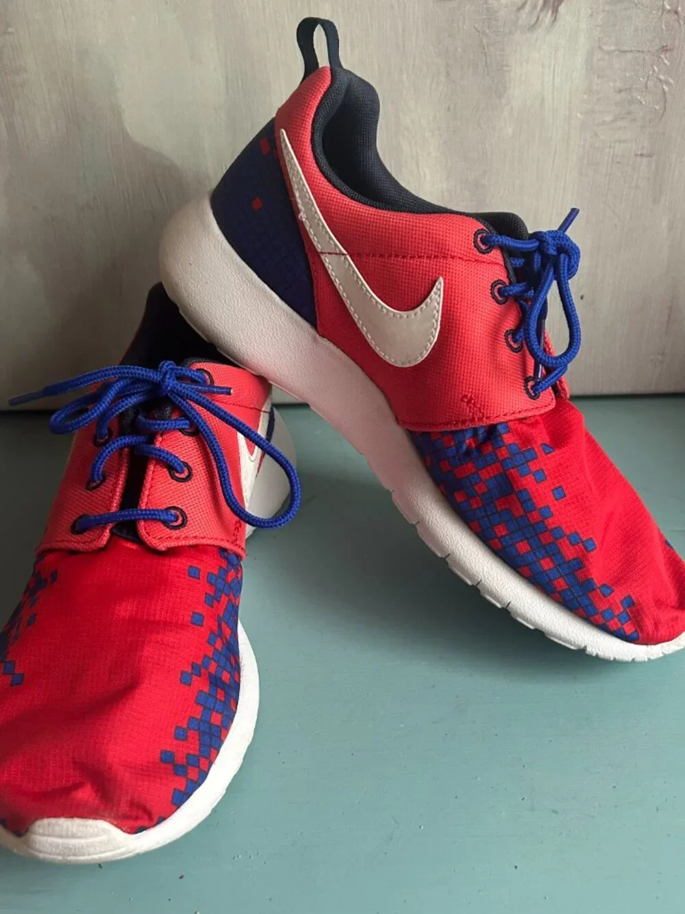 Nike Roshe One Print Pixel GS Light Crimson Blue Youth Size 5.5 Style 677782-601